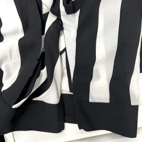 New striped wrapped front top - Picture 5 of 8